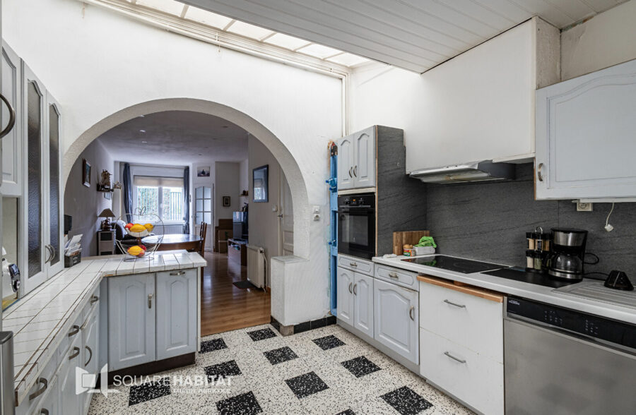 EXCLUSIVITÉ SQUARE HABITAT : MAISON 1930 – 3 CHAMBRES – JARDIN – SALLE JACQUES BREL