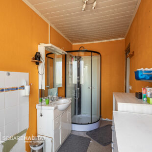 EXCLUSIVITÉ SQUARE HABITAT : MAISON 1930 – 3 CHAMBRES – JARDIN – SALLE JACQUES BREL