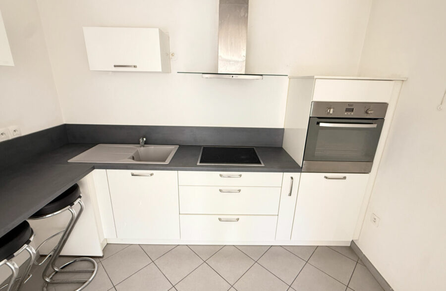 APPARTEMENT  1 CHAMBRE AVEC  TERRASSE ET GARAGE