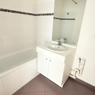 APPARTEMENT  1 CHAMBRE AVEC  TERRASSE ET GARAGE