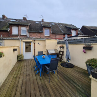 Maison rénovée avec jardin et garage