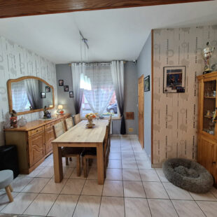 Maison rénovée avec jardin et garage