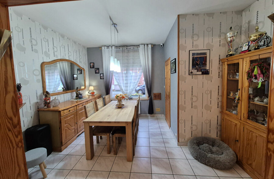 Maison rénovée avec jardin et garage