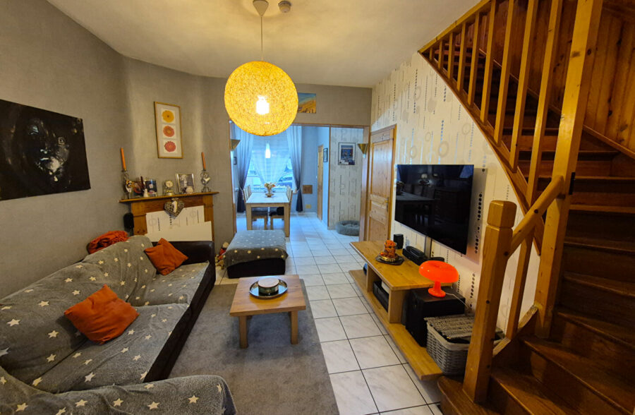 Maison rénovée avec jardin et garage