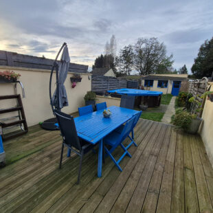 Maison rénovée avec jardin et garage