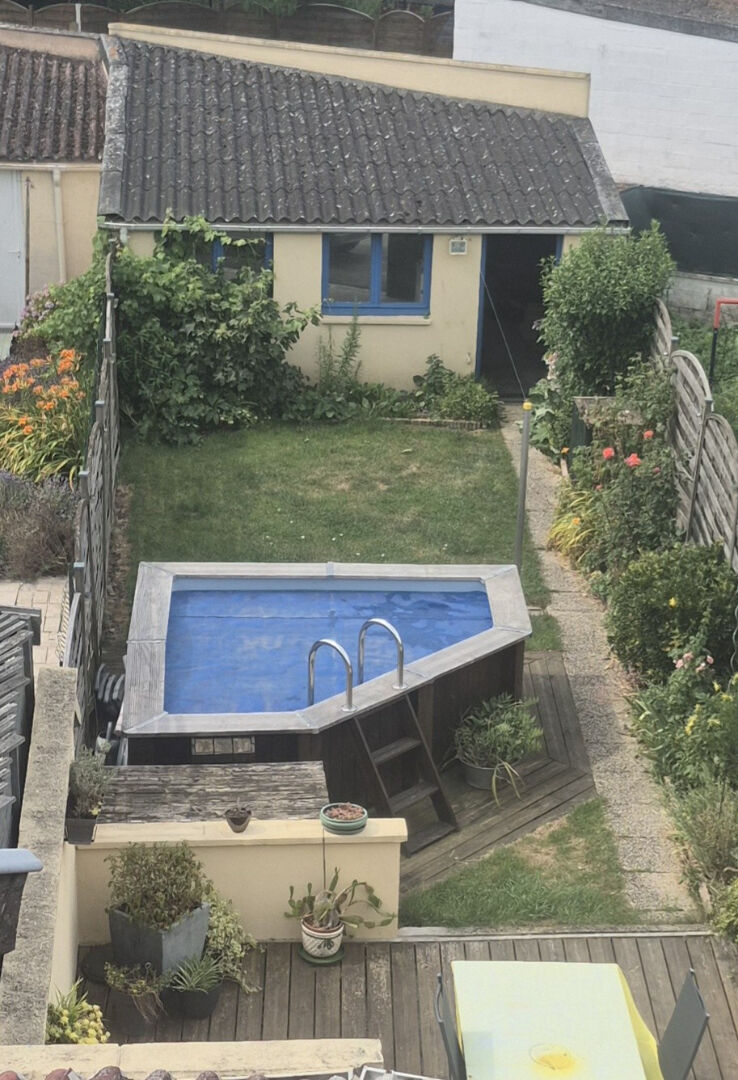 Maison rénovée avec jardin et garage
