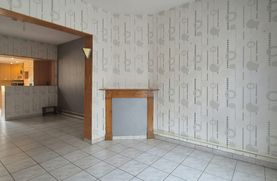 Maison rénovée avec jardin et garage