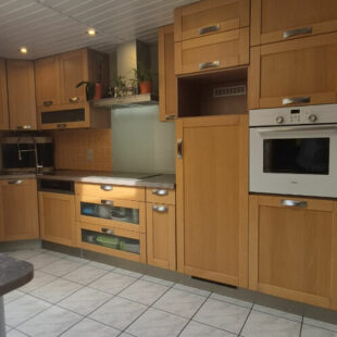 Maison rénovée avec jardin et garage
