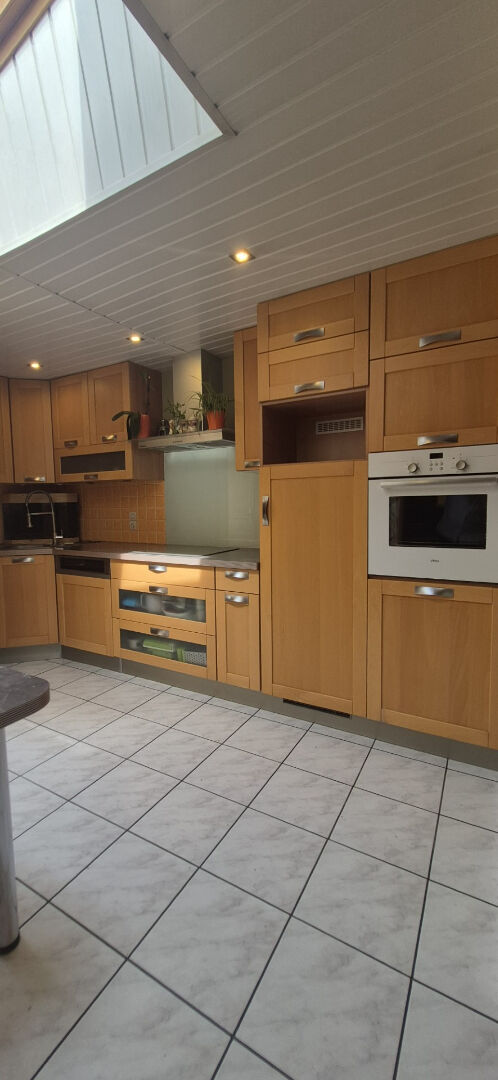Maison rénovée avec jardin et garage