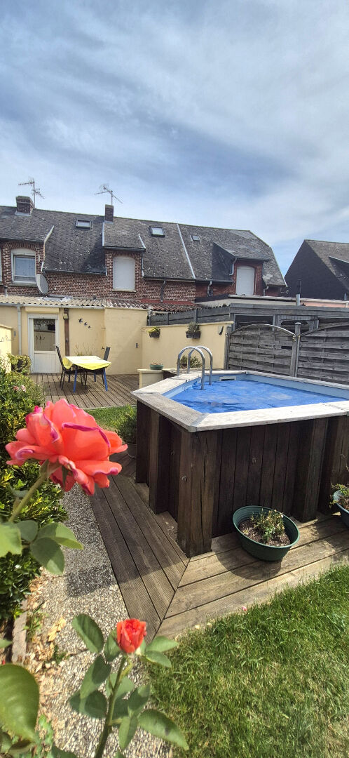 Maison rénovée avec jardin et garage