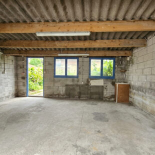 Maison rénovée avec jardin et garage