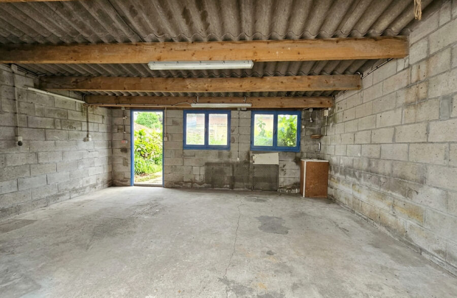 Maison rénovée avec jardin et garage
