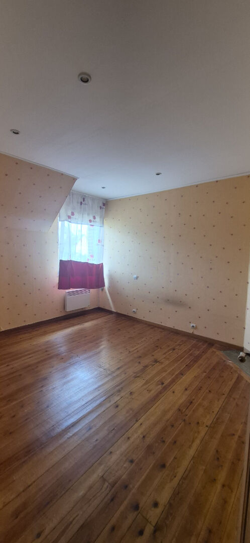 Maison rénovée avec jardin et garage