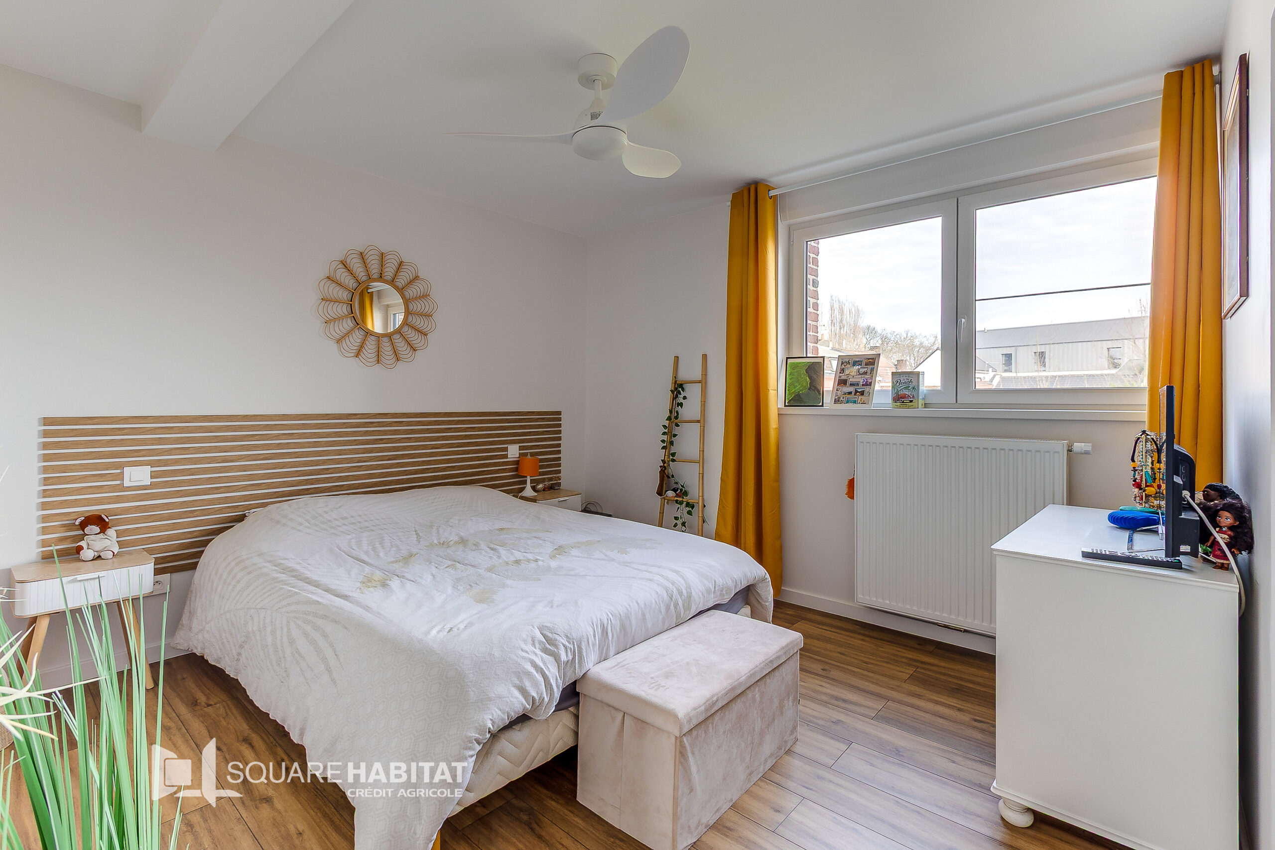 Maison contemporaine de 182 m2 grand garage et parking deux voitures.