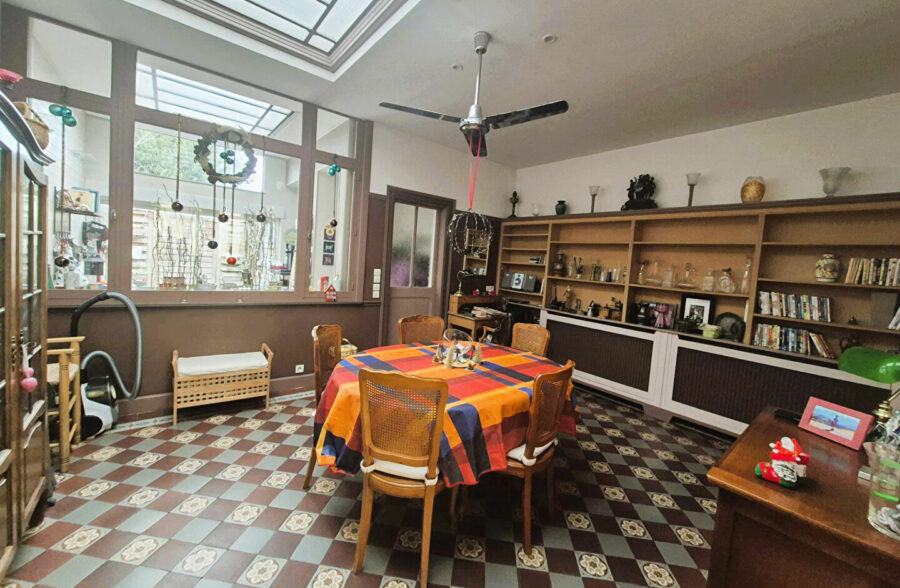 Semi bourgeoise 135m carré , 4 chambres proche du métro et tram