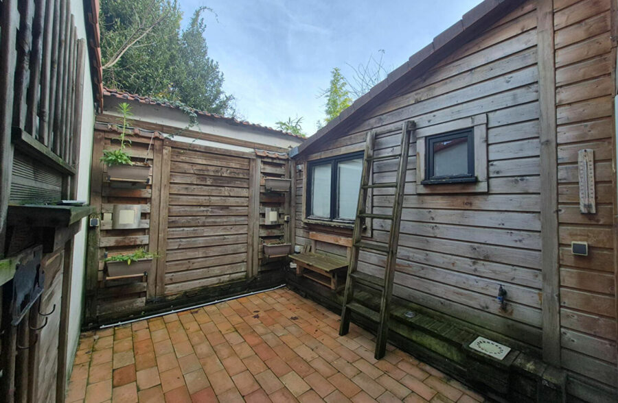 Semi bourgeoise 135m carré , 4 chambres proche du métro et tram