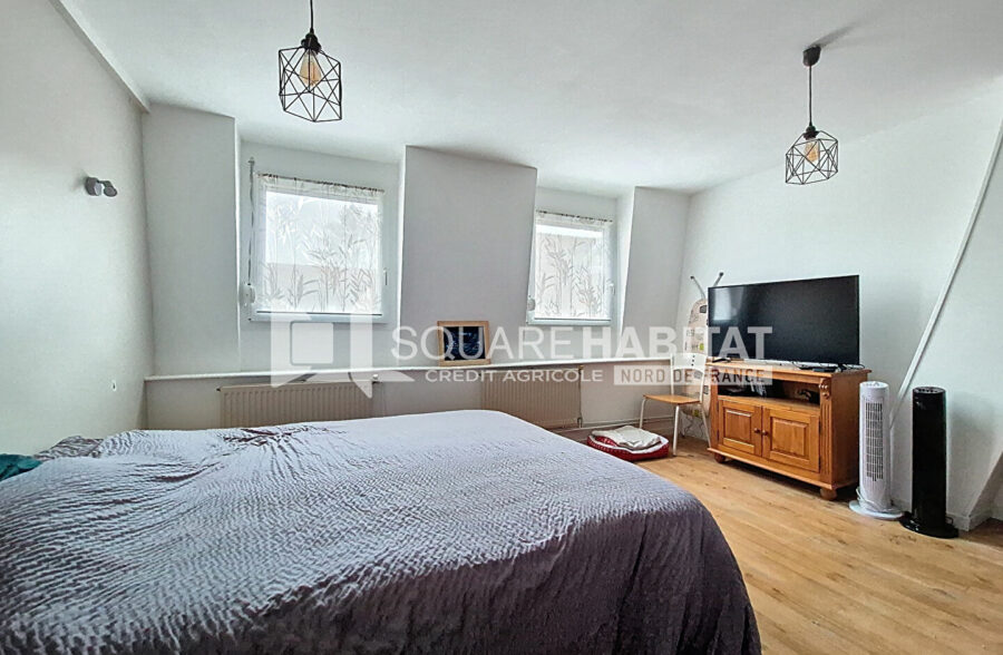 Superbe maison lumineuse, avec grand jardin, 2 chambres, située dans une rue calme.