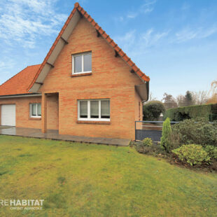 Découvrez cette belle maison individuelle en brique, en semi plain-pied.