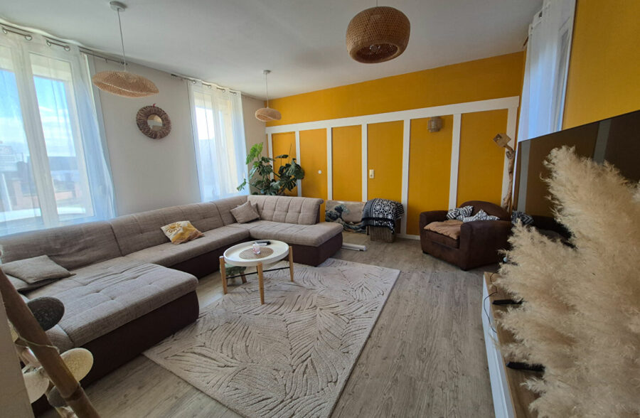 Maison semi-mitoyenne comprenant 4 chambres, jardin, garage