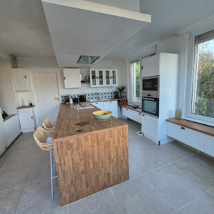 Maison semi-mitoyenne comprenant 4 chambres, jardin, garage