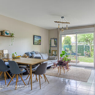 APPARTEMENT – CENTRE VILLE –  – 2 CHAMBRES – JARDINS – 1 PLACE DE PARKING – CAVE