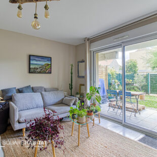 APPARTEMENT – CENTRE VILLE –  – 2 CHAMBRES – JARDINS – 1 PLACE DE PARKING – CAVE