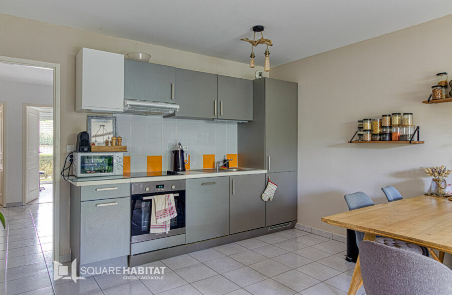 APPARTEMENT – CENTRE VILLE –  – 2 CHAMBRES – JARDINS – 1 PLACE DE PARKING – CAVE