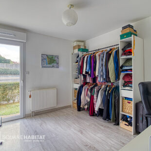 APPARTEMENT – CENTRE VILLE –  – 2 CHAMBRES – JARDINS – 1 PLACE DE PARKING – CAVE