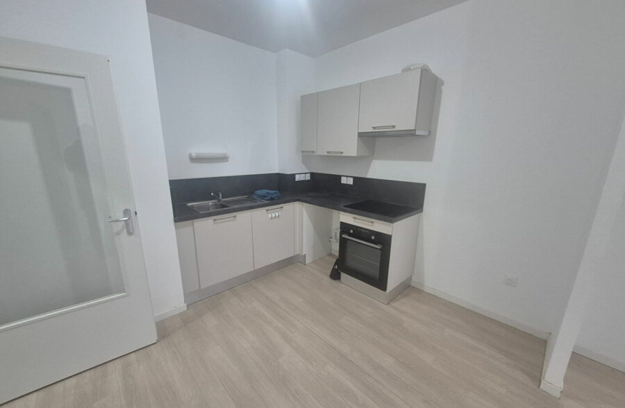 Superbe T2 avec loggia + 2 places de parking, Secteur prisé Gustave Delory, à 4 min de l’EDHEC !
