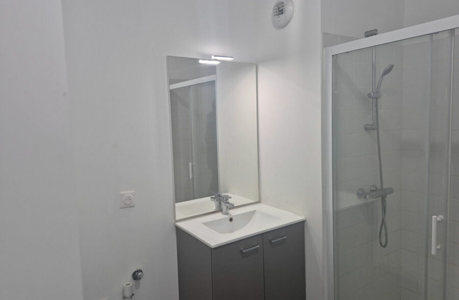 Superbe T2 avec loggia + 2 places de parking, Secteur prisé Gustave Delory, à 4 min de l’EDHEC !