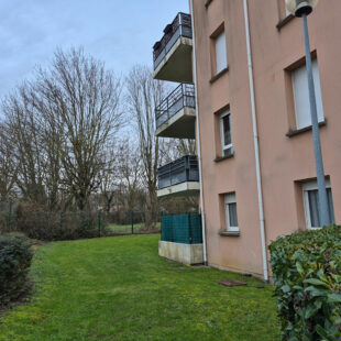 Appartement Lens 3 pièce(s) 54 m2  en rez de jardin+ place parking