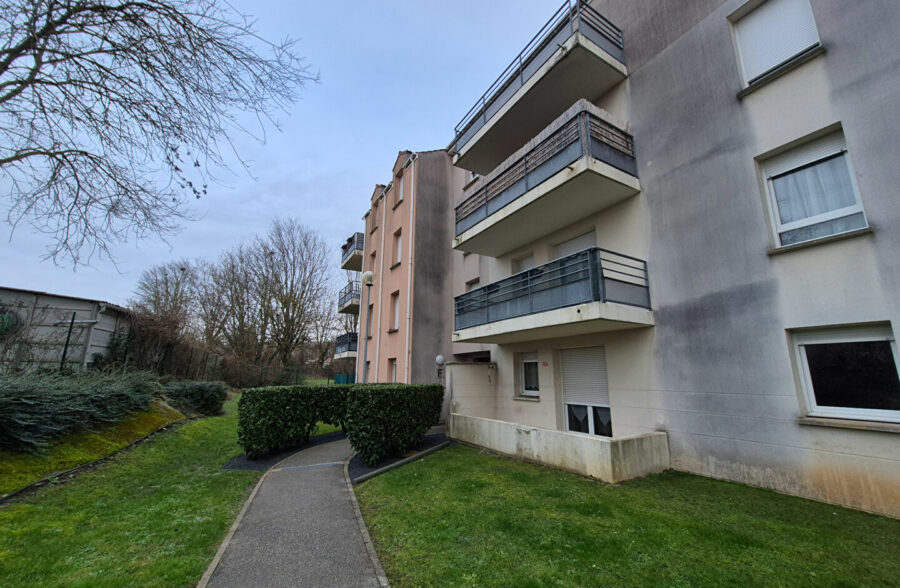 Appartement Lens 3 pièce(s) 54 m2  en rez de jardin+ place parking