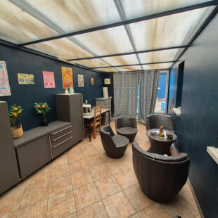 Maison vendue louée avec 3 chambres et une cour