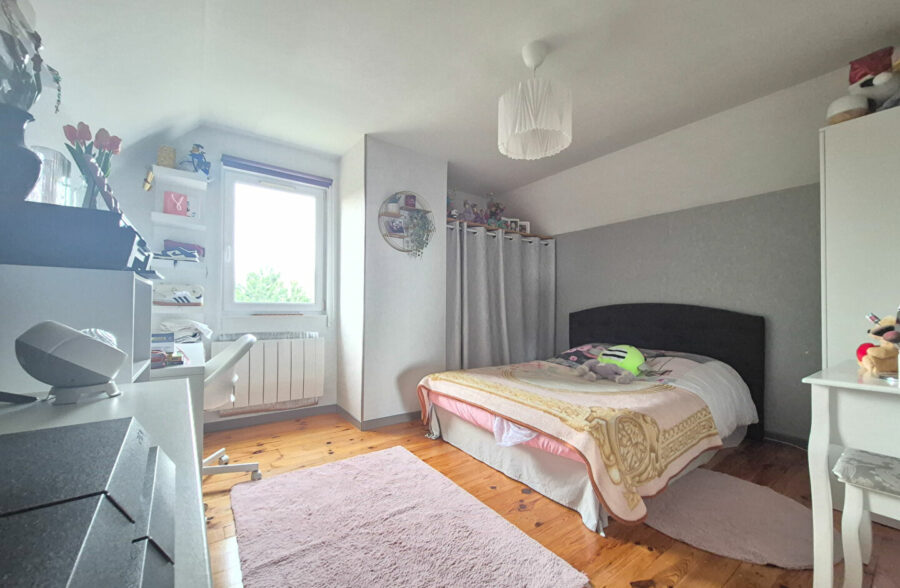 Pavillon récent semi plain pied 4 Chambres + Bureau