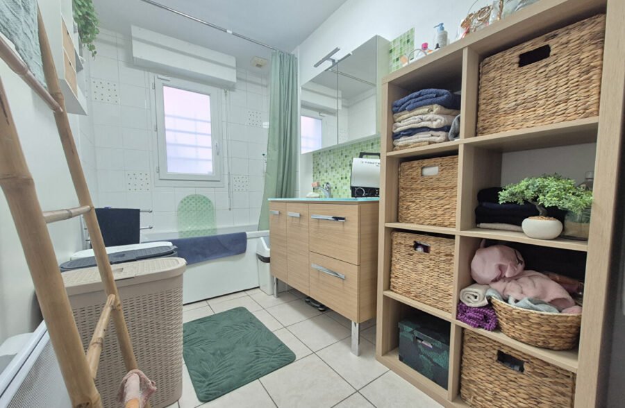 Pavillon récent semi plain pied 4 Chambres + Bureau