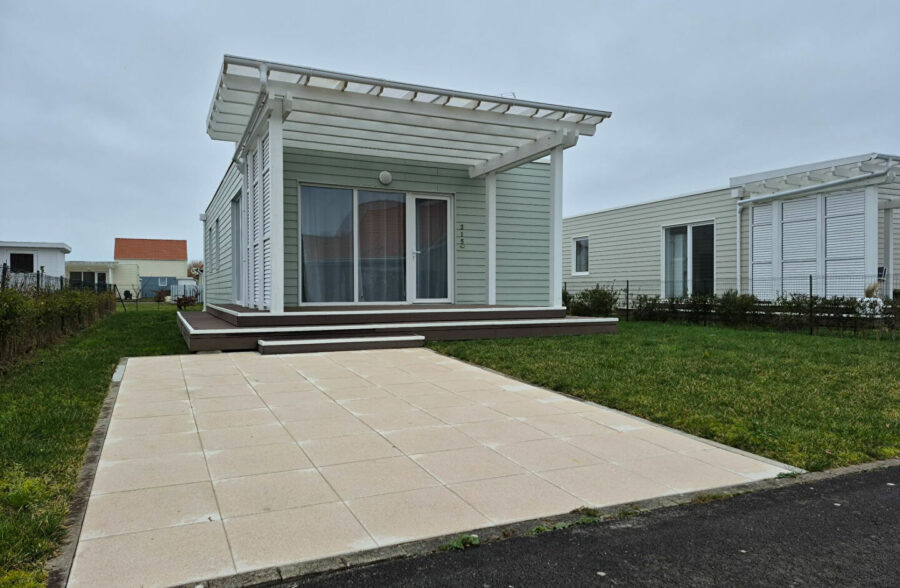 GROFFLIERS , Chalet neuf de plain pied 3 chambres , toutes options , en frais de notaire réduits , avec piscine chauffée !!