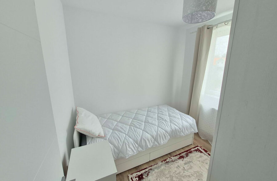 GROFFLIERS , Chalet neuf de plain pied 3 chambres , toutes options , en frais de notaire réduits , avec piscine chauffée !!