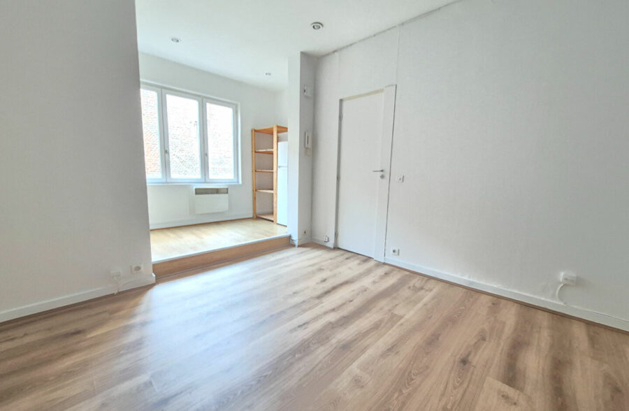 VIEUX-LILLE – HYPERCENTRE : JOLI TYPE 2 EN ARRIERE DE COPROPRIETE SECURISEE ET ENTRETENUE