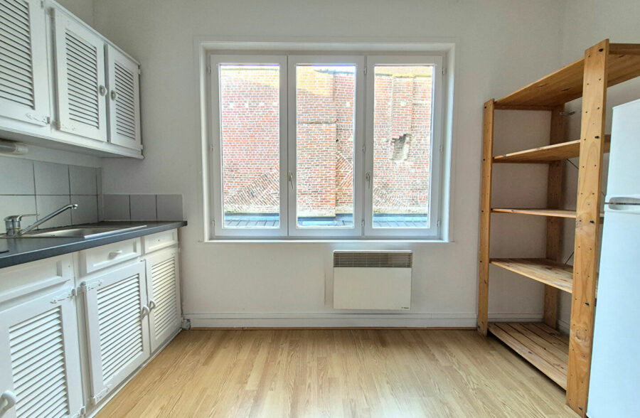 VIEUX-LILLE – HYPERCENTRE : JOLI TYPE 2 EN ARRIERE DE COPROPRIETE SECURISEE ET ENTRETENUE