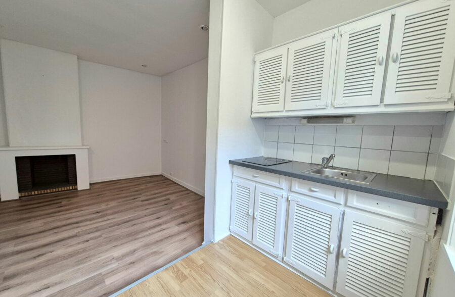 VIEUX-LILLE – HYPERCENTRE : JOLI TYPE 2 EN ARRIERE DE COPROPRIETE SECURISEE ET ENTRETENUE