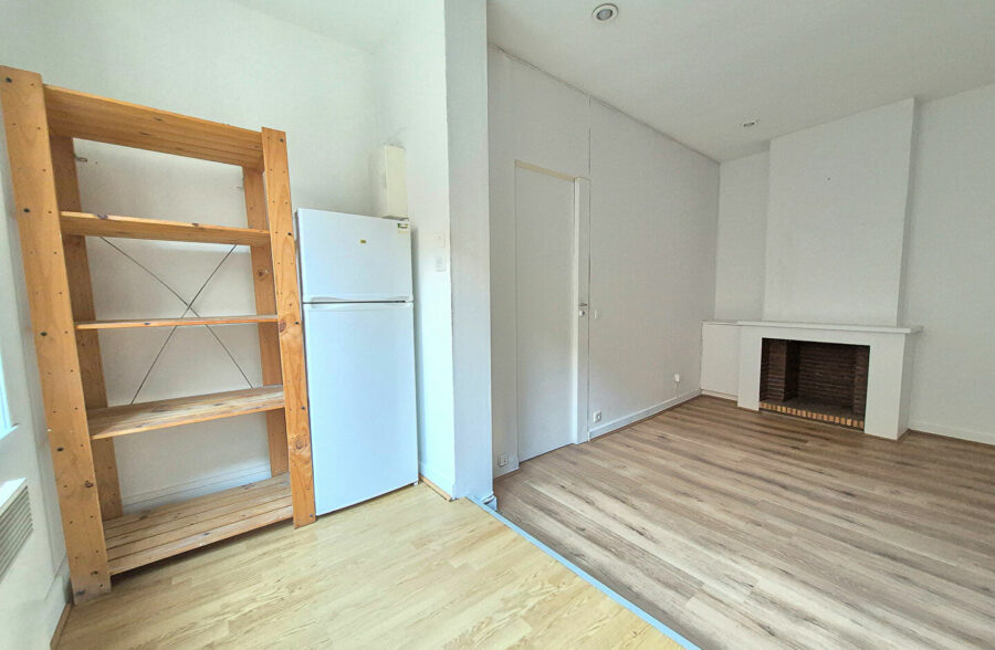 VIEUX-LILLE – HYPERCENTRE : JOLI TYPE 2 EN ARRIERE DE COPROPRIETE SECURISEE ET ENTRETENUE