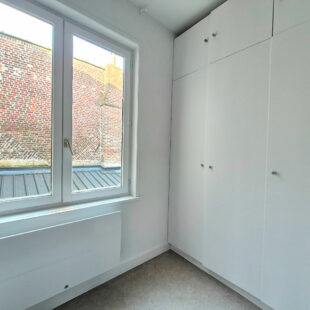 VIEUX-LILLE – HYPERCENTRE : JOLI TYPE 2 EN ARRIERE DE COPROPRIETE SECURISEE ET ENTRETENUE