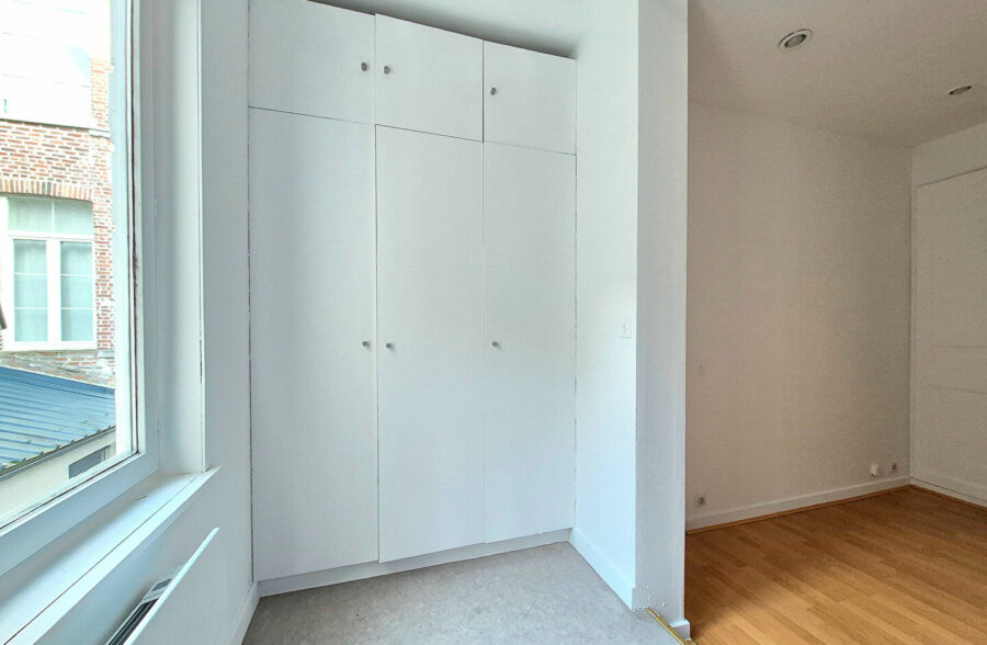 VIEUX-LILLE – HYPERCENTRE : JOLI TYPE 2 EN ARRIERE DE COPROPRIETE SECURISEE ET ENTRETENUE