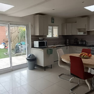 LARGE HABITATION OFFRANT PLUS DE 190M2 HABITABLE ET 6 CHAMBRES