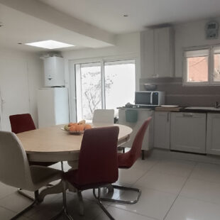 LARGE HABITATION OFFRANT PLUS DE 190M2 HABITABLE ET 6 CHAMBRES