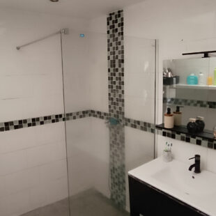 LARGE HABITATION OFFRANT PLUS DE 190M2 HABITABLE ET 6 CHAMBRES