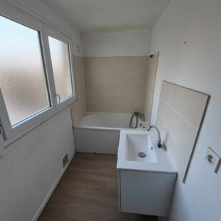 Immeuble comprenant 3 logements.