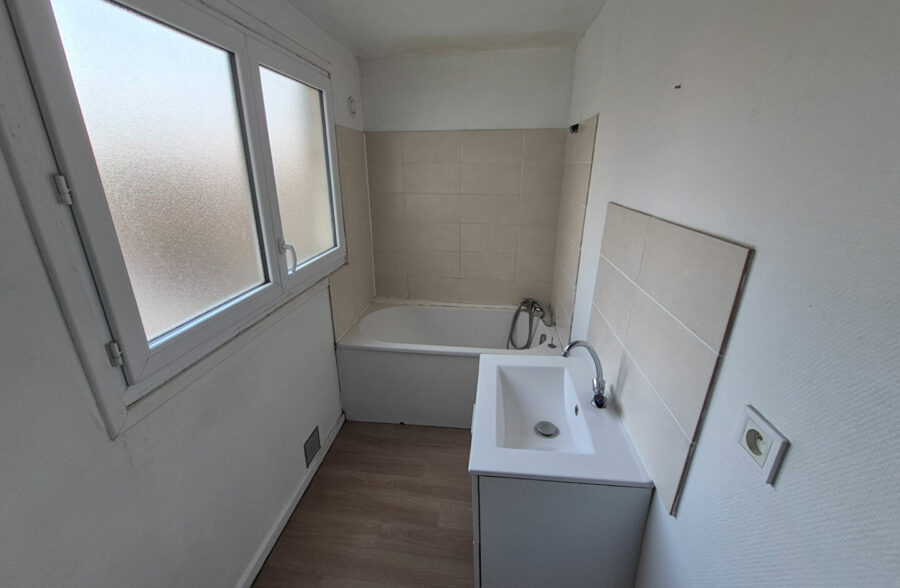 Immeuble comprenant 3 logements.