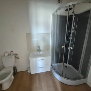 Immeuble comprenant 3 logements.