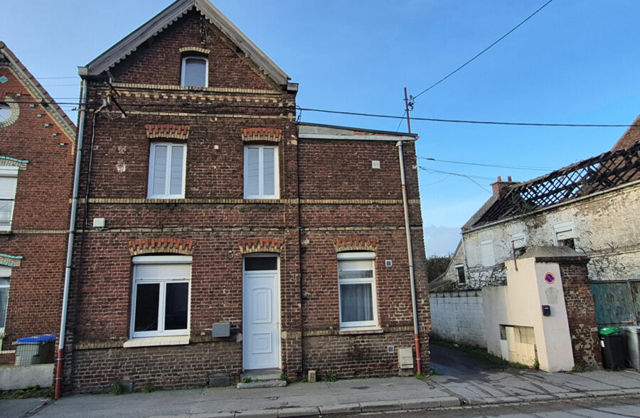 Immeuble comprenant 3 logements.